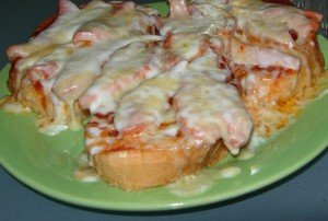 Бутерброды с сосисками и корейкой Бутерброды с сосисками и корейкой