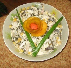 Салат из дайкона с кальмарами Салат из дайкона с кальмарами
