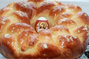 Греческий пасхальный хлеб Греческий пасхальный хлеб