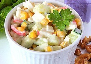 Салат из крабовых палочек с кукурузой Салат из крабовых палочек с кукурузой