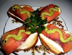Бутерброды «Змейка» с красной рыбой