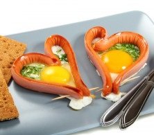Романтический завтрак: яичница в виде сердца